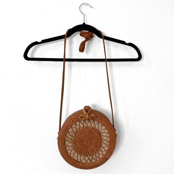 Round Woven Straw Bag - Picture 1 of 16
